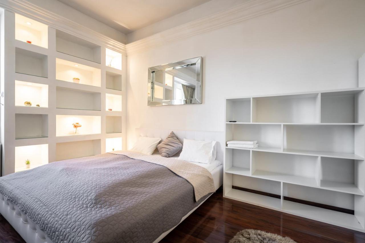 Apartment Basilica And Castle View Luxury Suite, Free Parking Reservation Needed