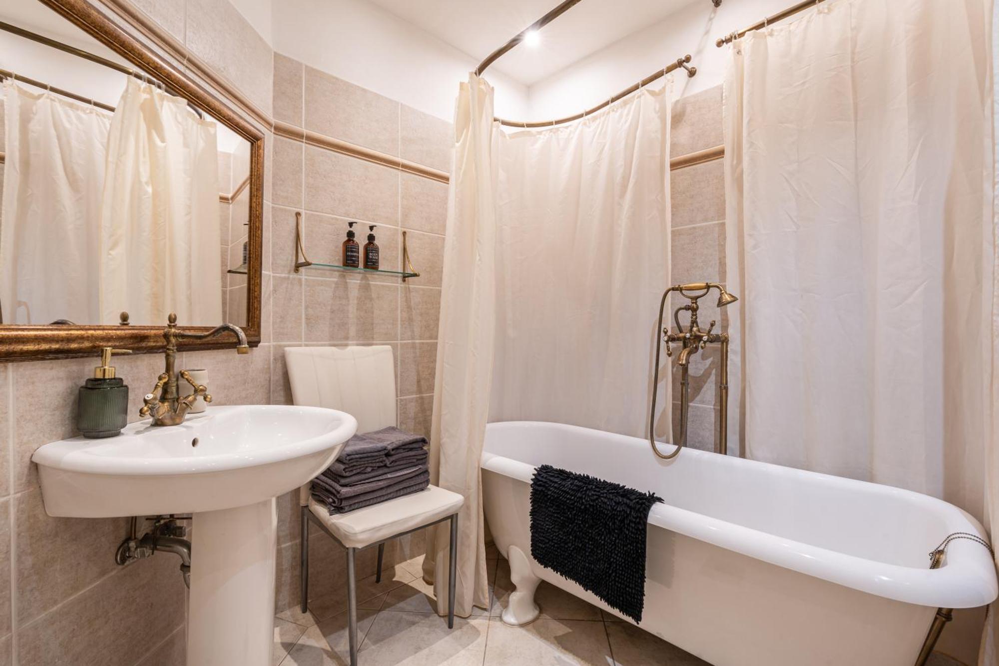 Amora Homes Basilica And Castle View Luxury Suite, Free Parking Reservation Needed Apartament Budapesta