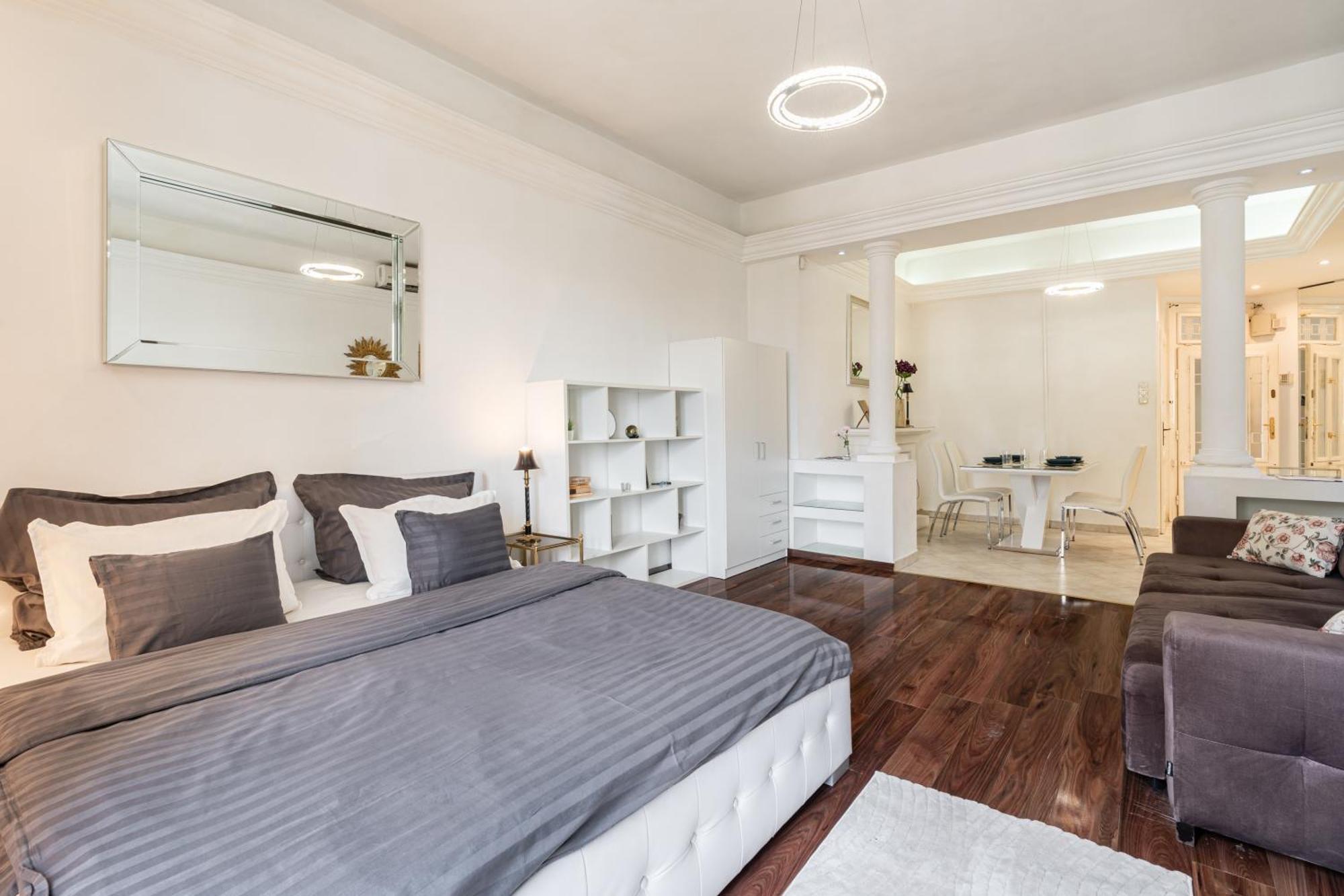 Amora Homes Basilica And Castle View Luxury Suite, Free Parking Reservation Needed Apartament