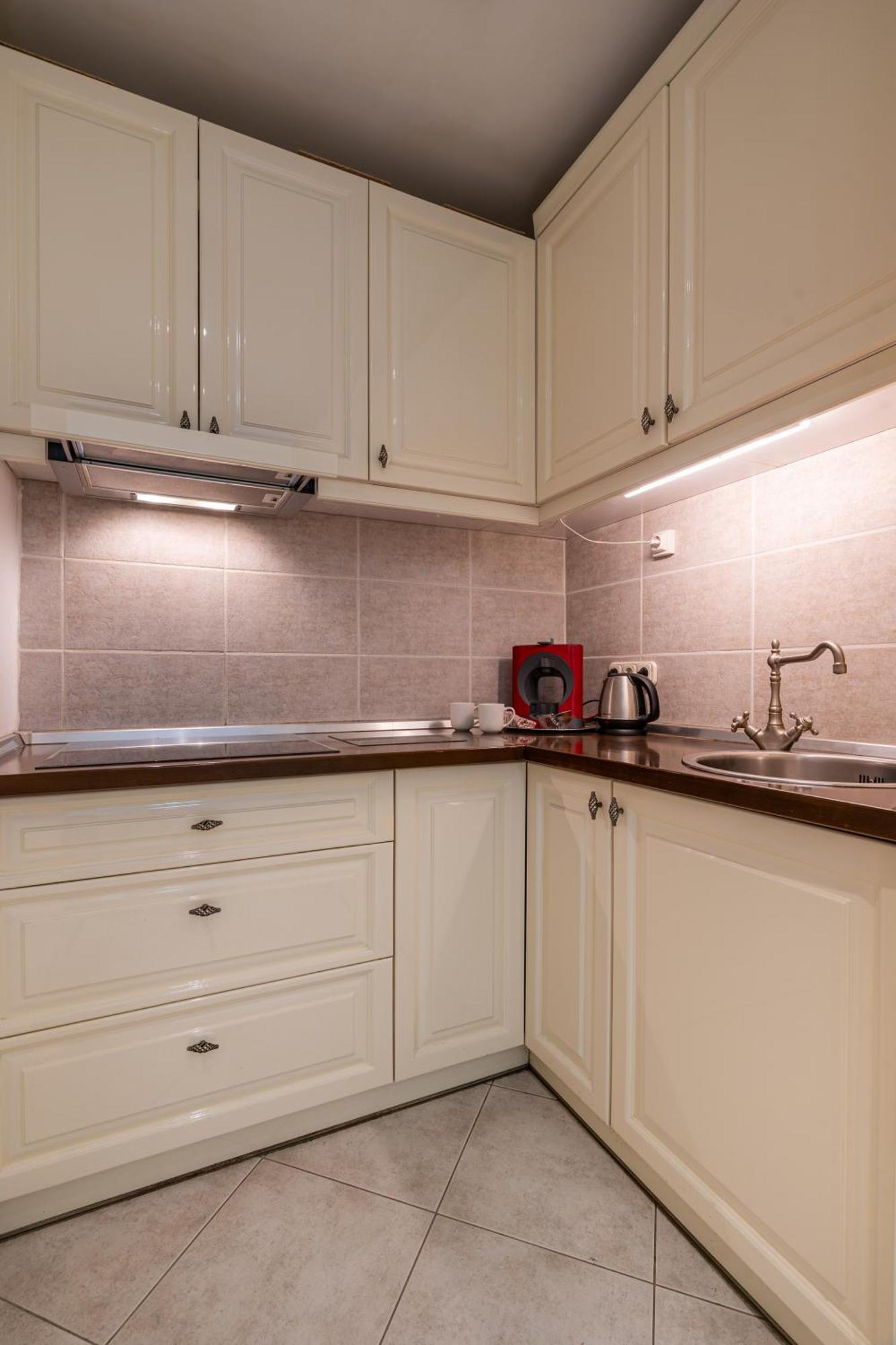 Amora Homes Basilica And Castle View Luxury Suite, Free Parking Reservation Needed *